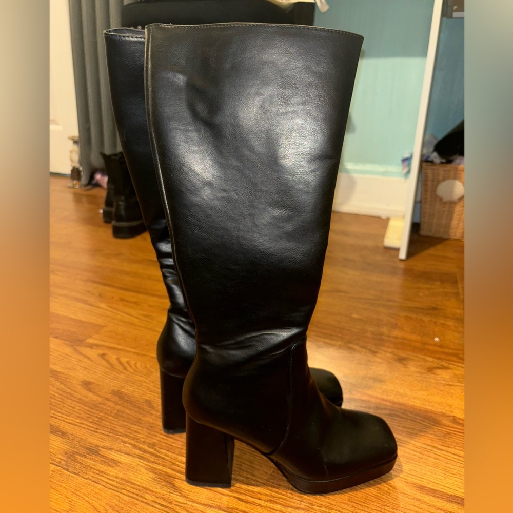 Black knee boots